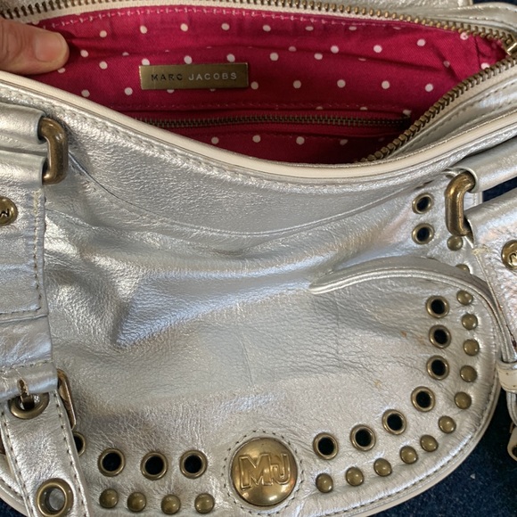 Marc Jacobs purse, Silver with bronze accents and pink interior - Picture 3 of 4